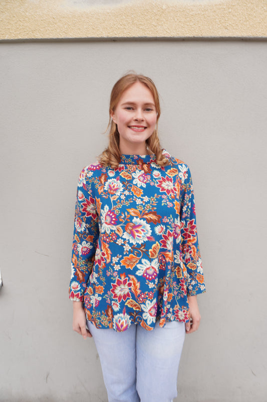 DuMilde topp, blå blommig